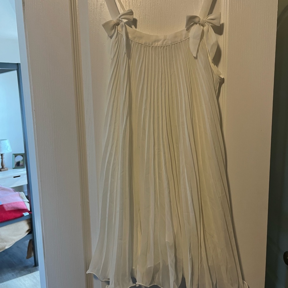 Flora Nikrooz White Pleated Gown